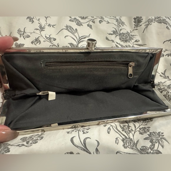 BUNDLE: Silver clutch and beaded multi-layer bracelet - Picture 6 of 9